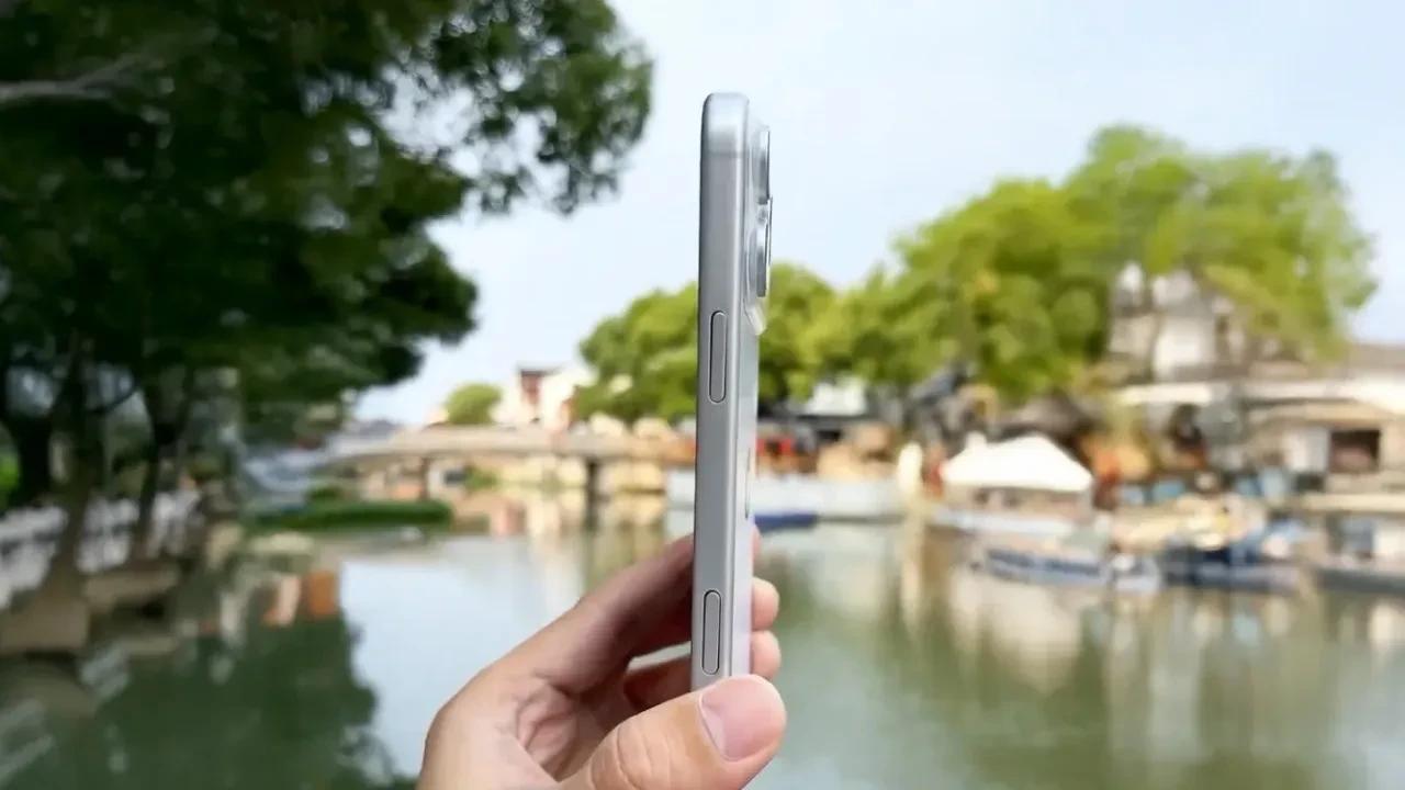 iPhone 17 Pro Max kanlı canlı görüldü! Kalınlığıyla sosyal medyayı karıştırdı