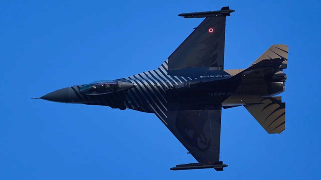 İstanbul'da jet uçak sesinin neden geldiği belli oldu! Akşam saatlerinde savaş uçağı sesleri yükseldi