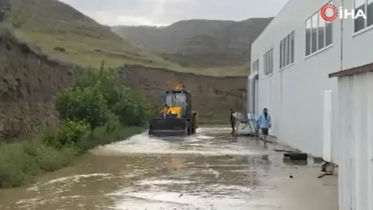 Kastamonu'da sel hayatı felç etti, 32 fabrikayı su bastı