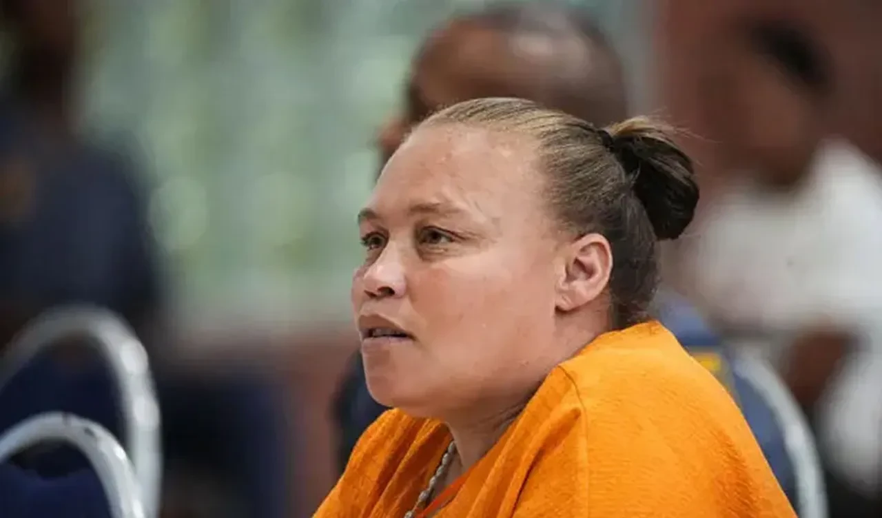 Kızını gözleri ve teni için 1100 dolara sattı! Ömür boyu hapse mahkum edildi