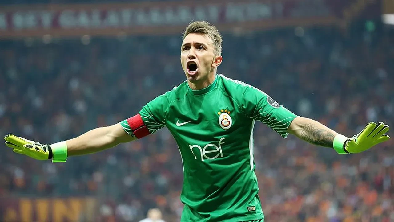 Muslera Galatasaray'dan gitti mi? Efsane kaleciden beklenen açıklama