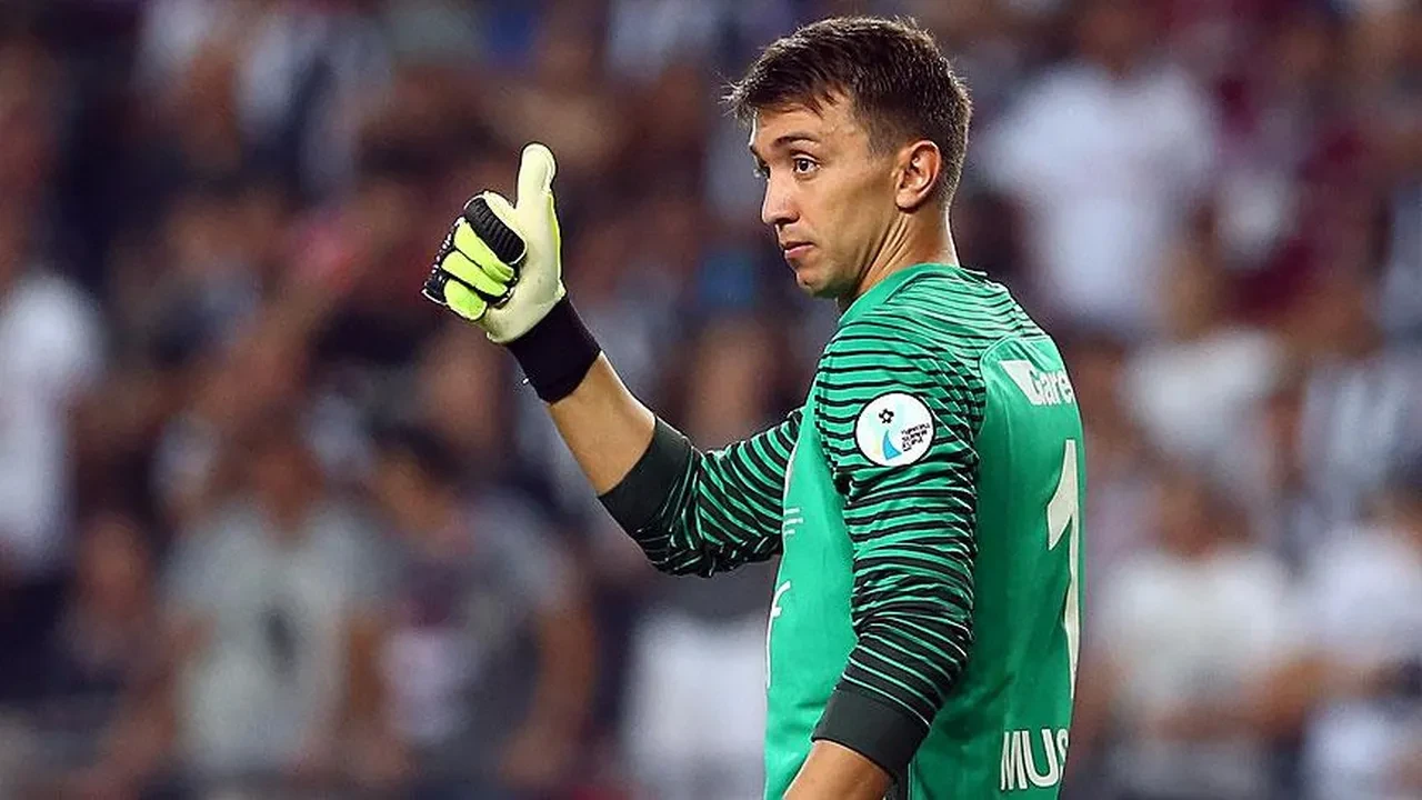 Muslera Galatasaray'dan gitti mi? Efsane kaleciden beklenen açıklama