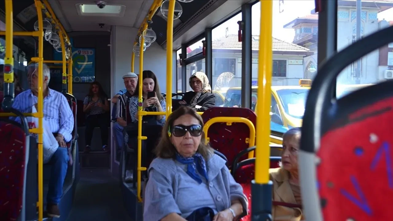 Otobüste ters koltuğa oturmaktan artık korkmayın! Mide bulantınızı geçirecek yöntem