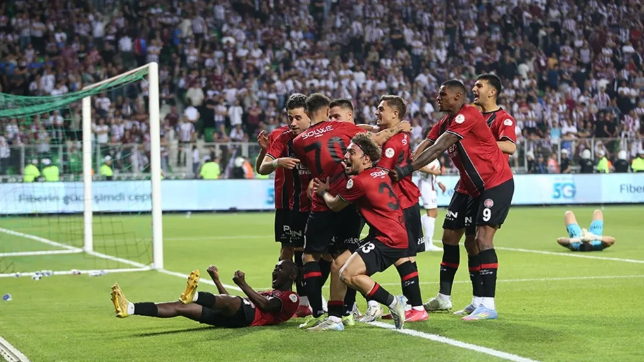 Süper Lig'in son bileti de sahibini buldu: Sakarya'da kritik maç! 