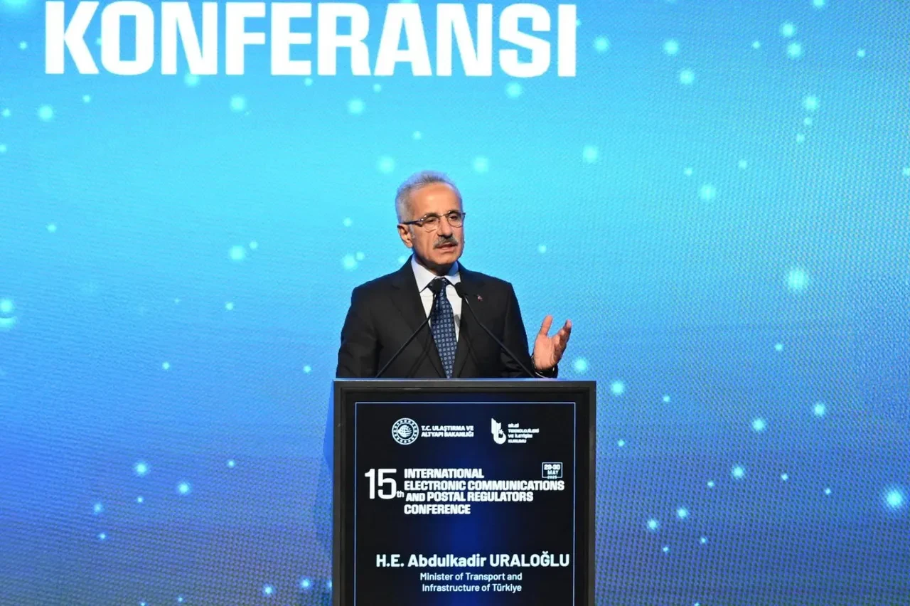 Türkiye'nin sıradaki hedefi yapay zeka! Bakan Uraloğlu ve BTK Başkanı Karagözoğlu'ndan önemli açıklamalar