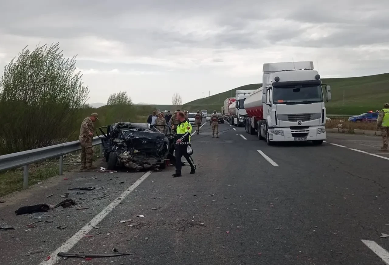 Ağrı'da katliam gibi trafik kazası: 2 ölü, çok sayıda yaralı var!