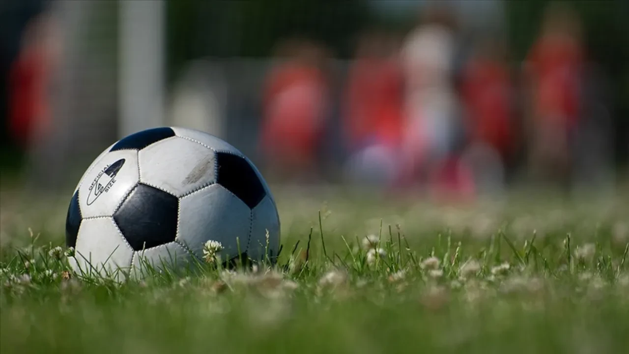 Futbolseverler dikkat! Bu akşamın maçları kaçmaz