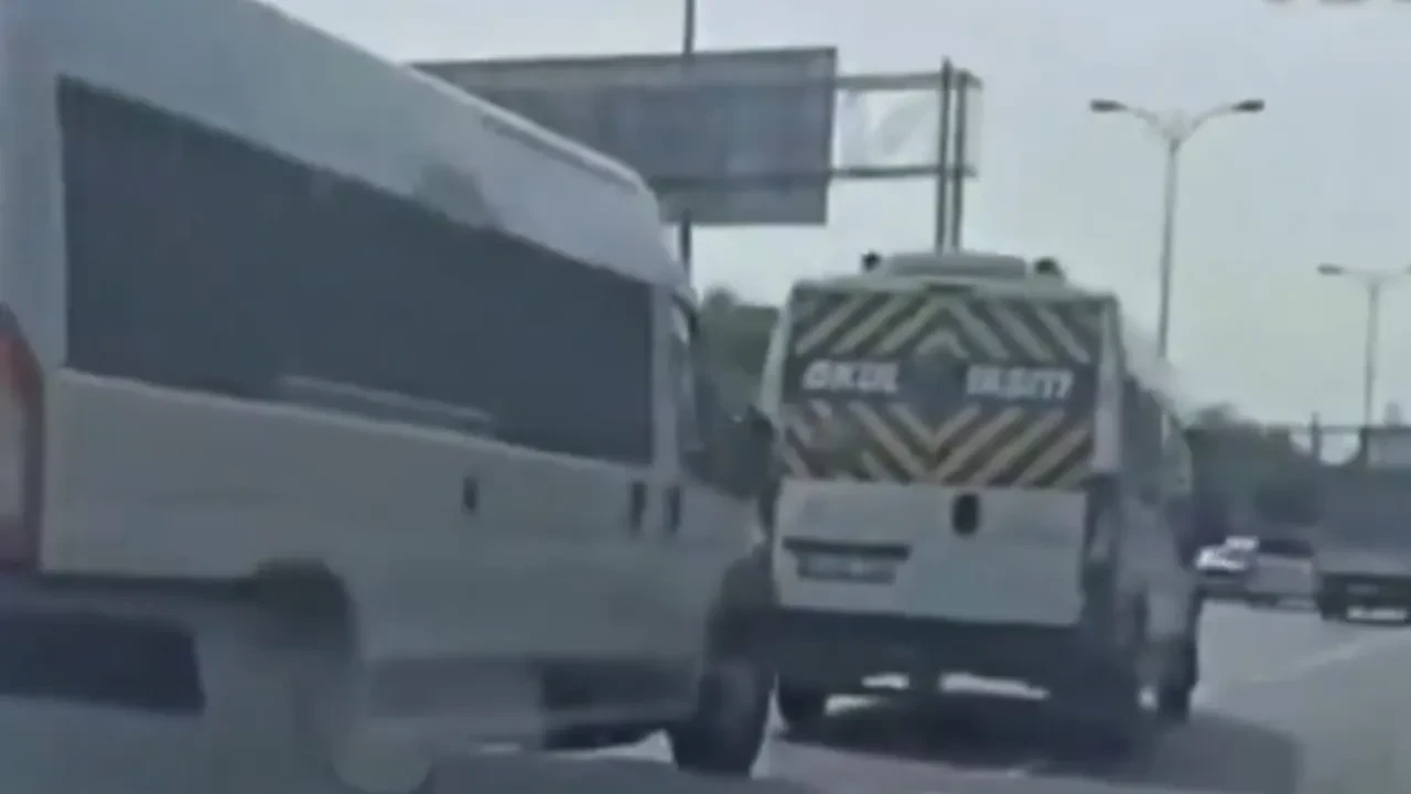 Görüntüler tepki çekmişti! Bakan Yerlikaya duyurdu: 2 servis sürücüsü yakalandı