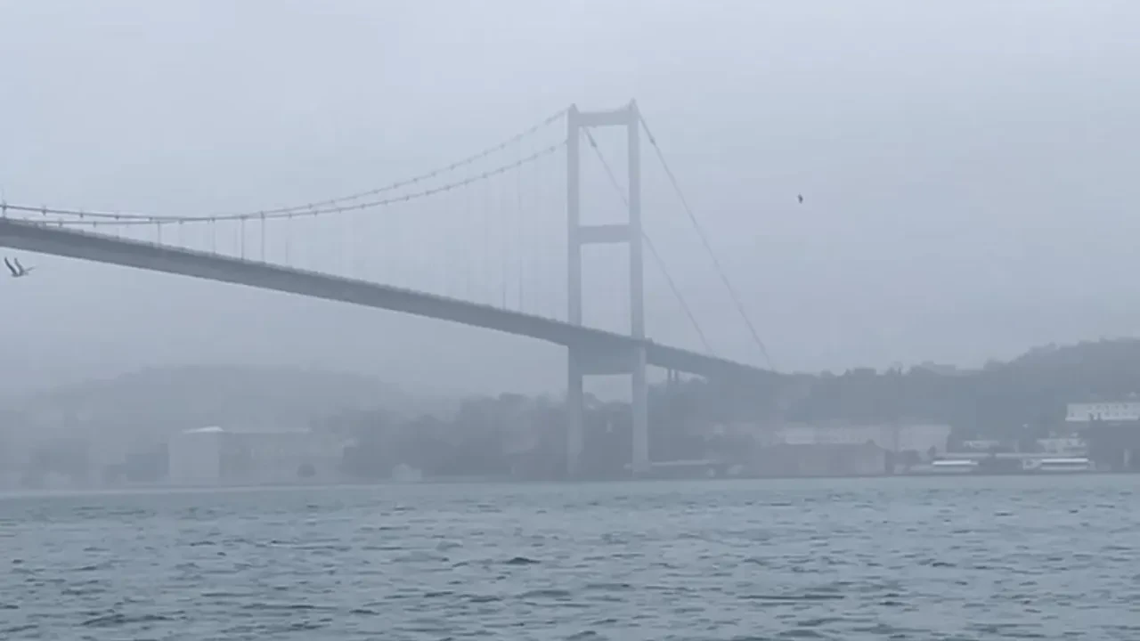 İstanbul Boğazı'nda gemi trafiği çift yönlü askıya alındı