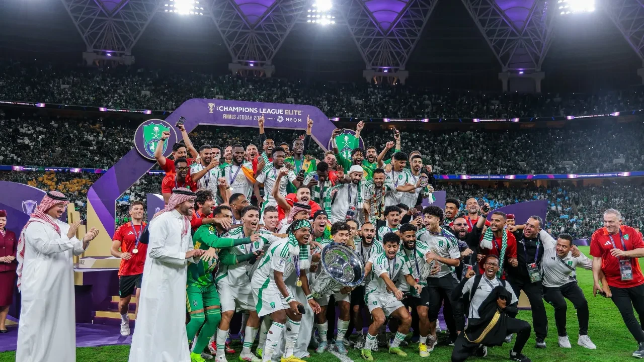 Merih Demiral tarihe geçti! Al Ahli şampiyon oldu