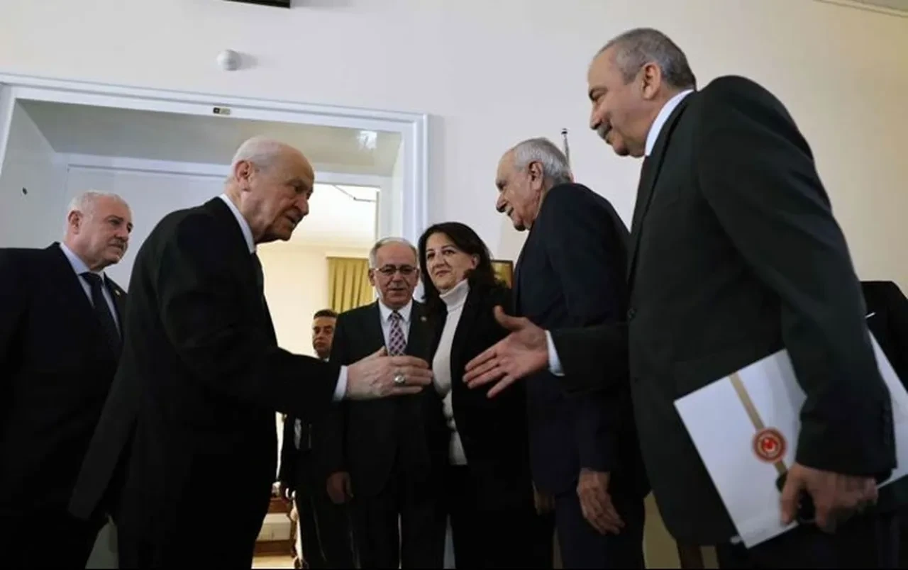 Siyasi isimlerden Sırrı Süreyya Önder'in hayatını kaybetmesinin ardından art arda taziye mesajı 