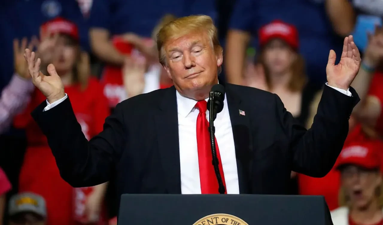 Trump, Vatikan'ı küplere bindirecek! Kendini 'papa' ilan etti