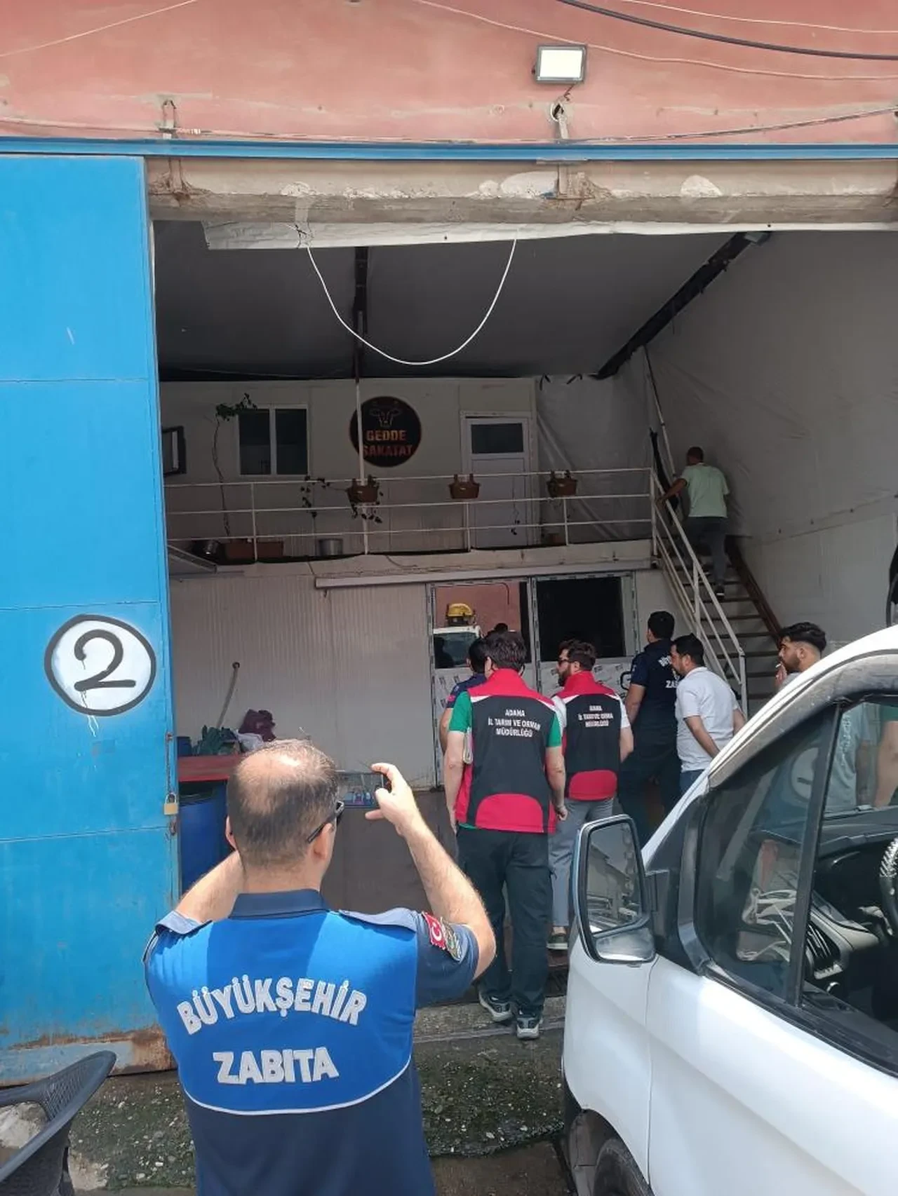Adana'da mide bulandıran görüntüler! Tam 2.5 ton at etini vatandaşa yedireceklerdi