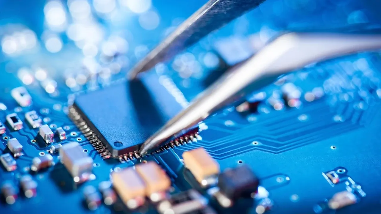 Artık arabalar bilgisayar gibi çalışacak! Çinli firma yeni dönemi başlattı: Tesla'nın tahtı sallanıyor