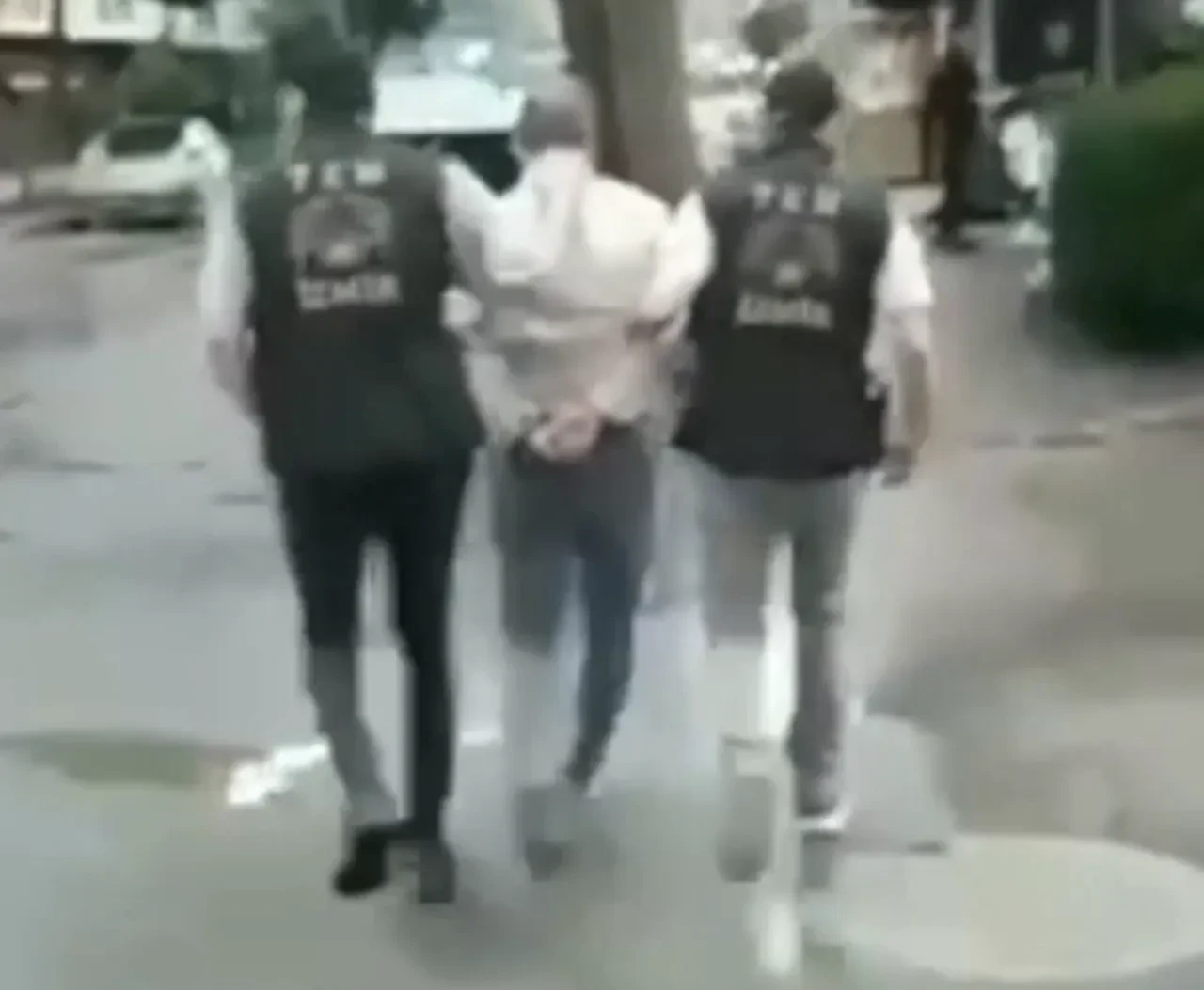 İzmir merkezli 5 ilde FETÖ'ye darbe: Çok sayıda şüpheli tutuklandı