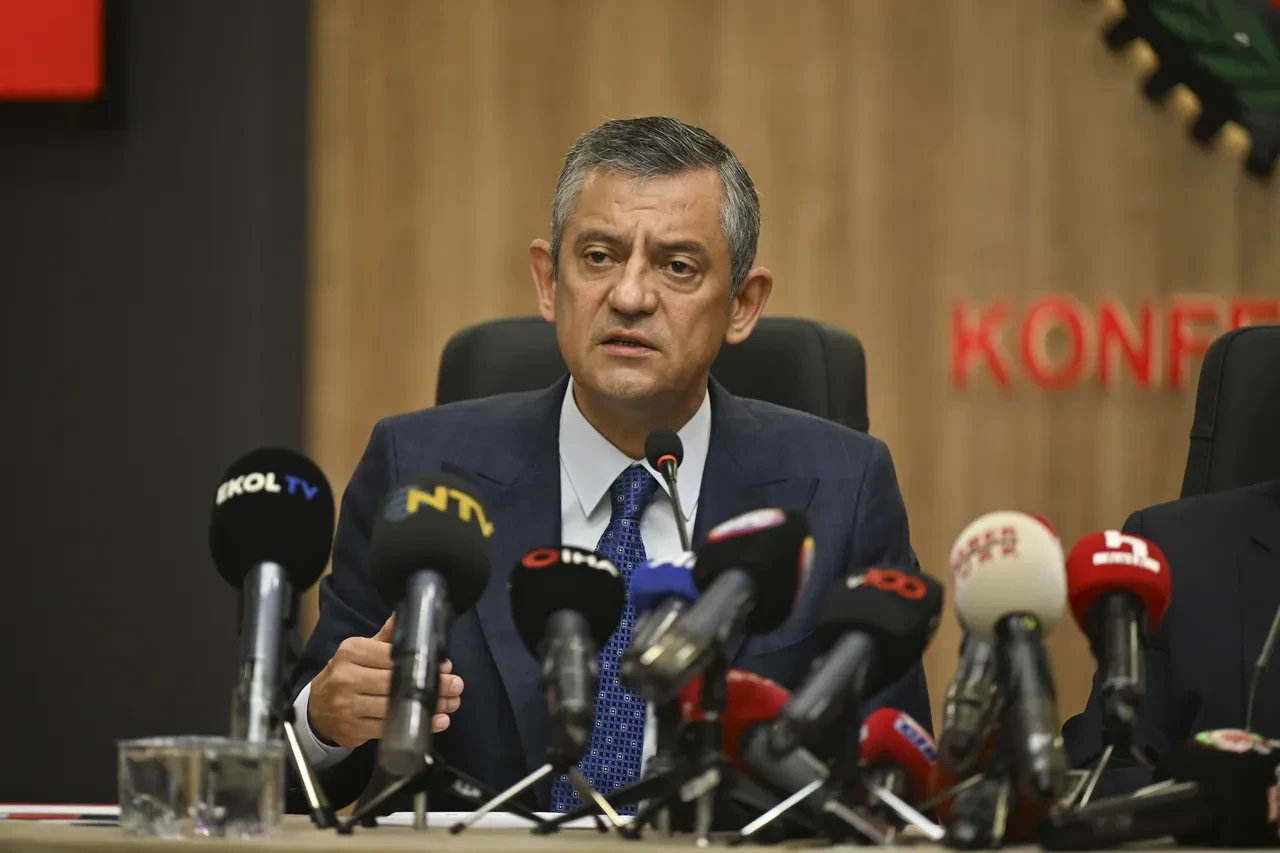 Özgür Özel'den asgari ücret için dikkat çeken uyarı: Ara zam yapılmazsa...