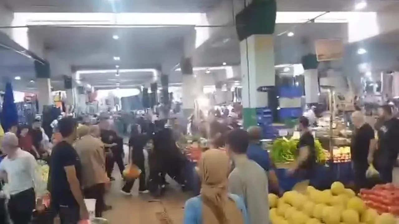 Pazarcı esnafı ve vatandaş kavgaları dikkat çekiyor: Kızının yanında darp edildi!