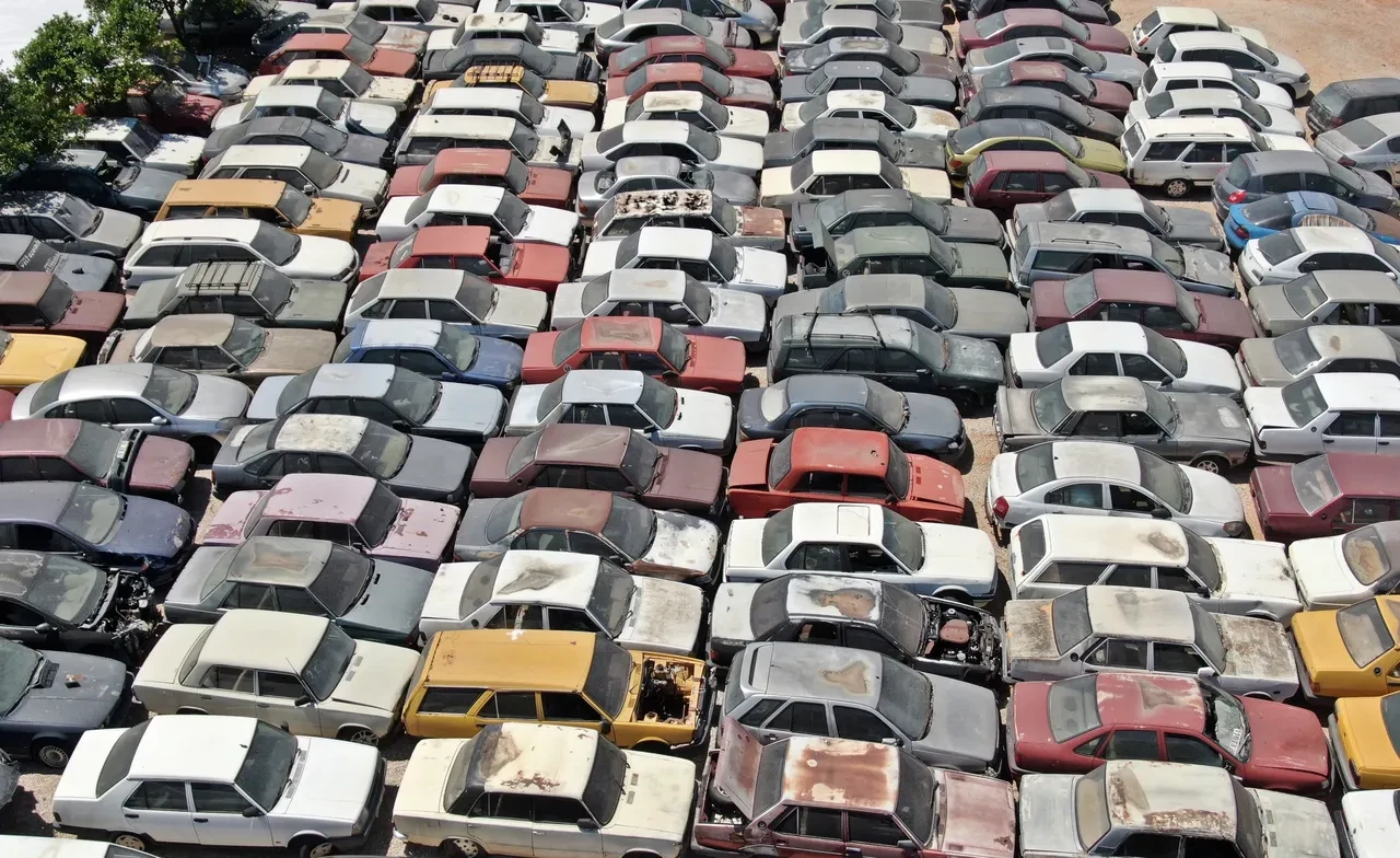 Türkiye'nin araç mezarlığı! 25 yıldır bekliyorlar
