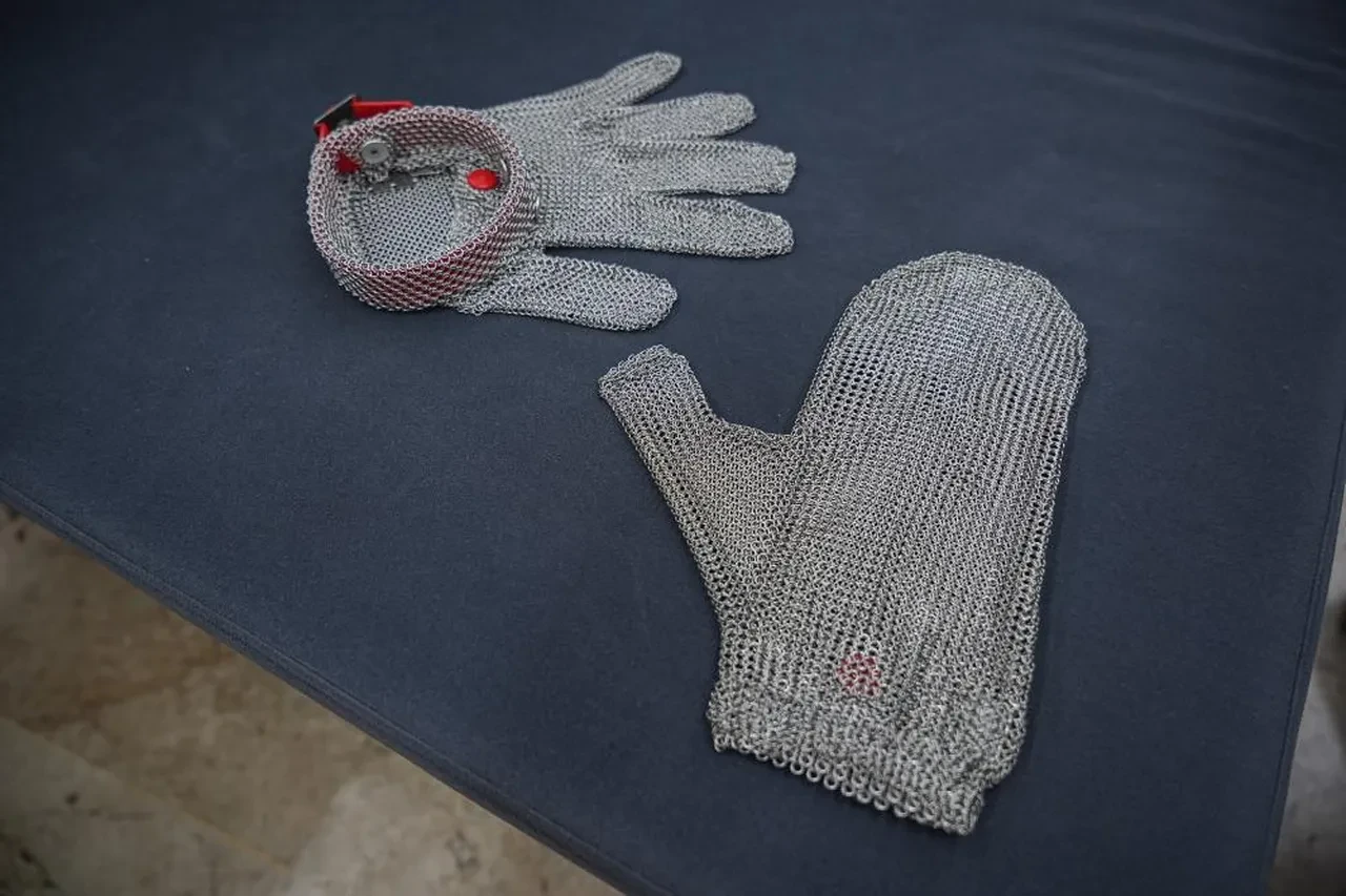 Acemi kasaplar için çelik eldiven