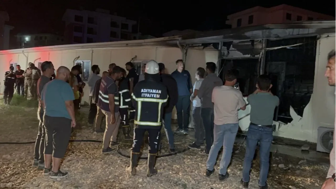 Adıyaman’da işçilerin kaldığı yatakhane yandı! 