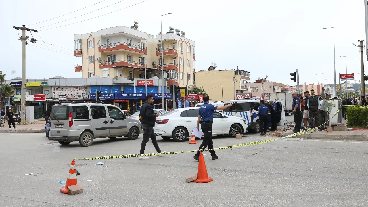 Antalya'da kanlı randevu! Silahlı, bıçaklı, sopalı kavga çıktı: Yaralılar var