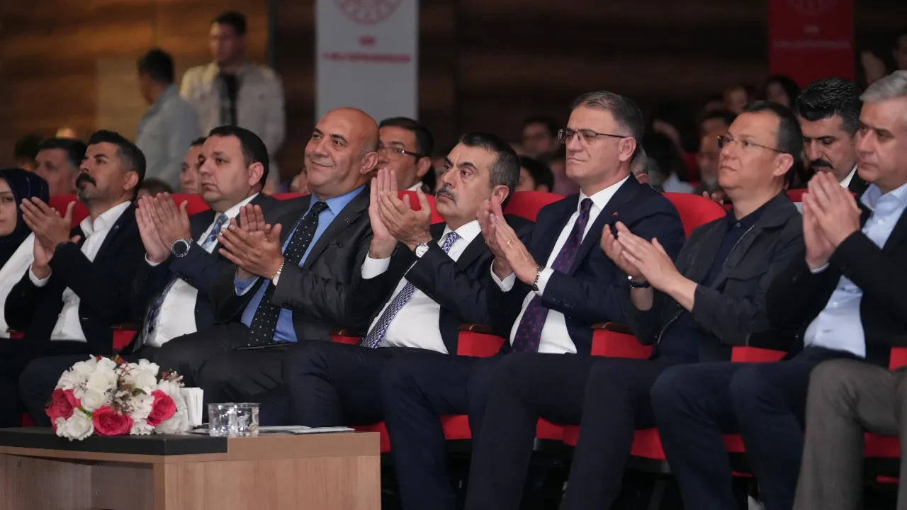 Bakan Tekin Van’da: Müzik eğitimine yeni soluk, öğretmenlere öykü desteği
