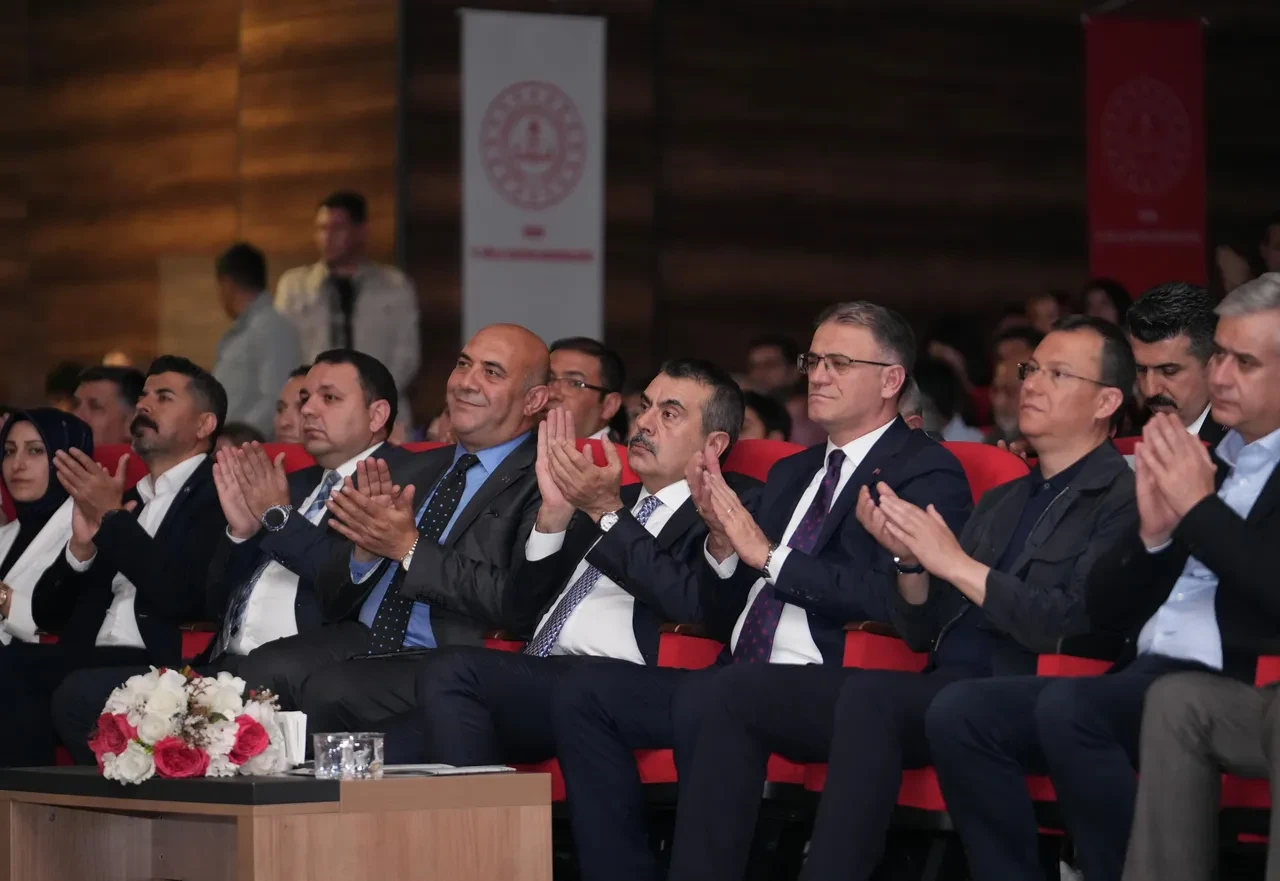 Bakan Tekin Van’da: Müzik eğitimine yeni soluk, öğretmenlere öykü desteği
