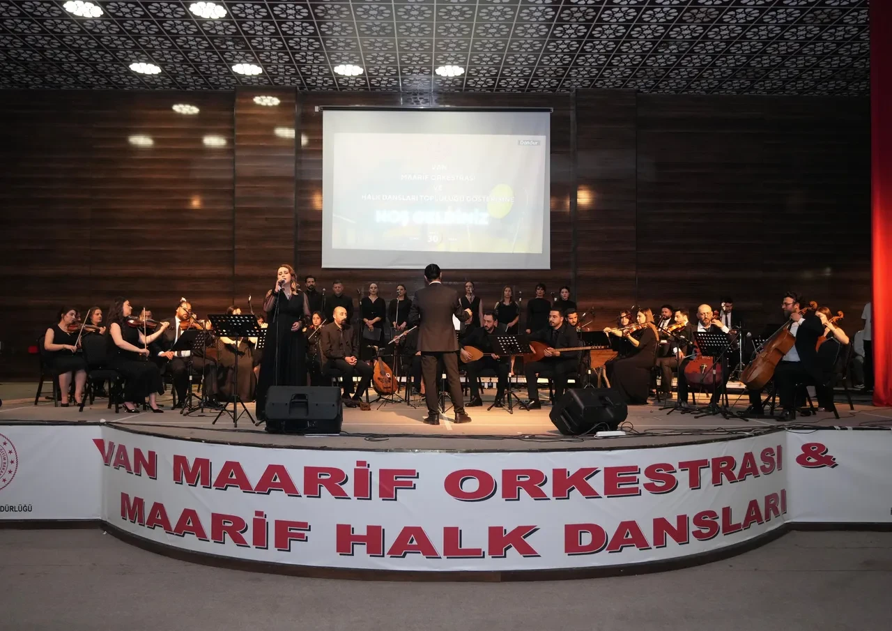 Bakan Tekin Van’da: Müzik eğitimine yeni soluk, öğretmenlere öykü desteği