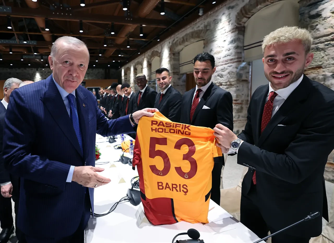 Barış Alper Yılmaz Galatasaray'dan ayrılacak mı? Babasından tek cümlelik cevap