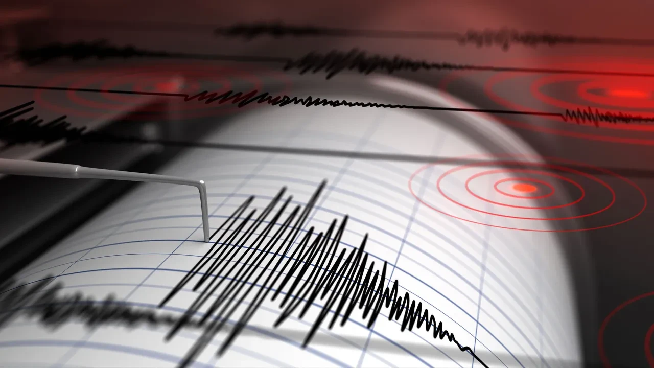 Dünya beşik gibi! Japonya'da şiddetli deprem