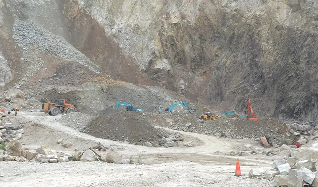 Endonezya'da taş ocağında facia! Çok sayıda ölü ve yaralı var