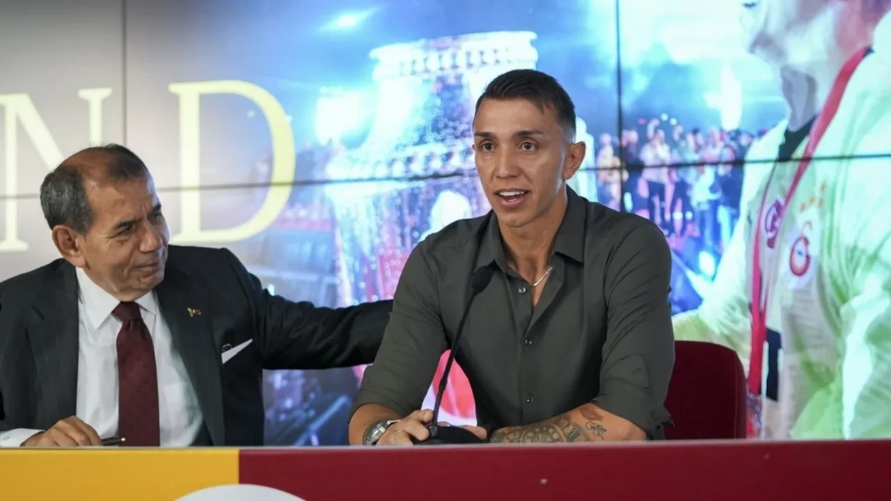 Galatasaray Muslera ile anlaştı! Sarı kırmızılı ekip imzayı attı
