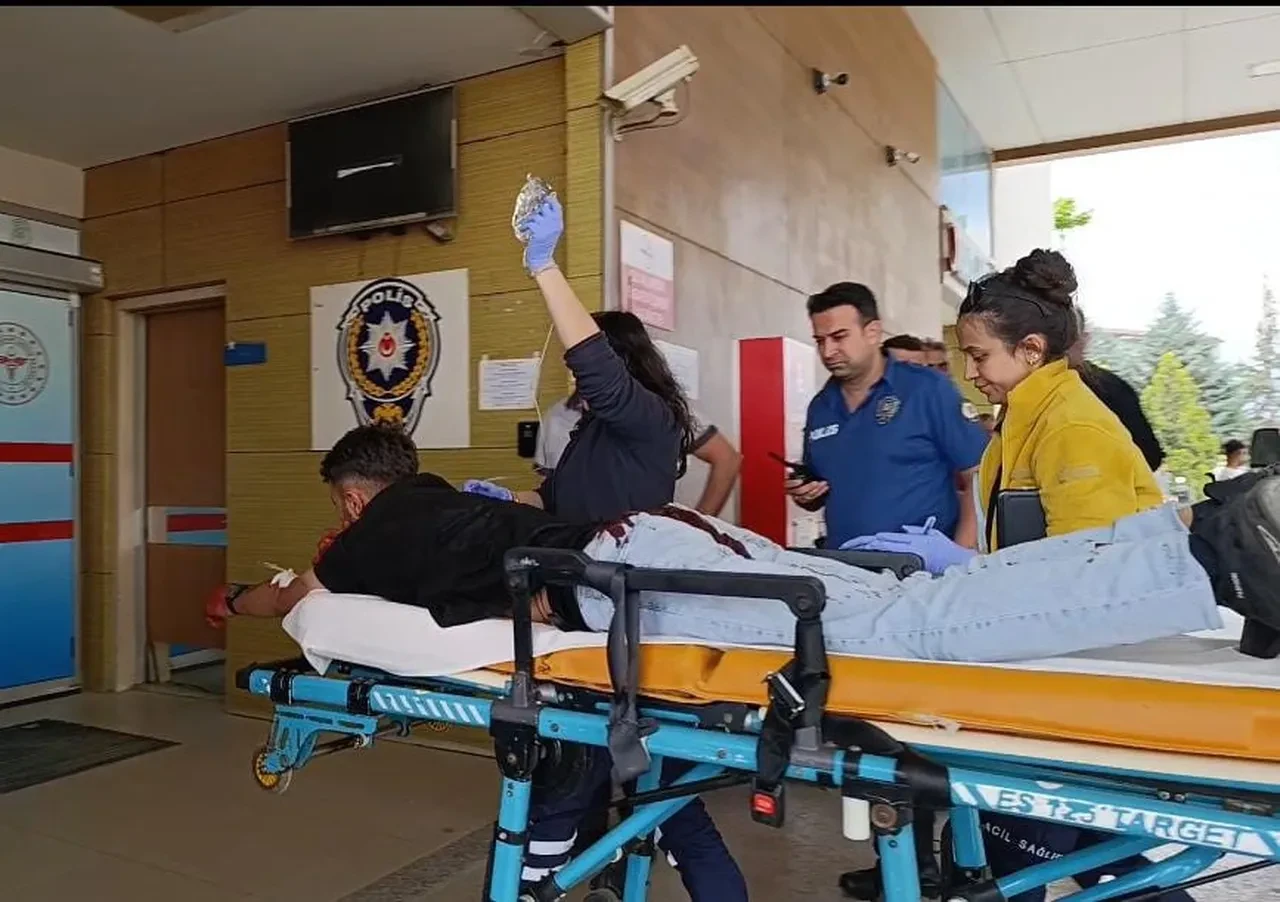 Gençler arasında 'kız meselesi' kavgasında kan aktı