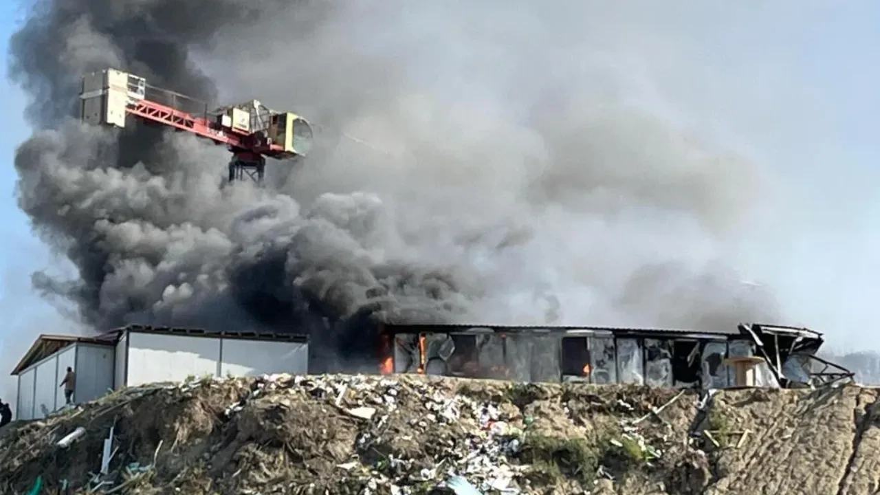 Hatay'da işçiler ölümden döndü: Yatakhane alev alev yandı!