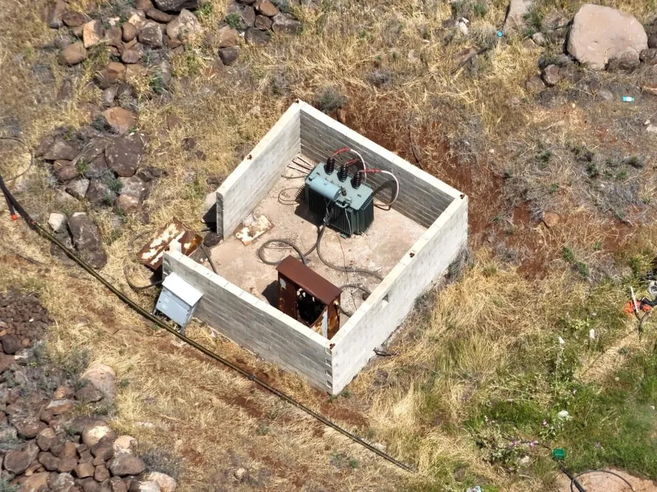 Hem suçlu hem güçlüler! Şırnak'ta elektrik personeline taşlı saldırı! Kaçak trafo ölüm getirdi