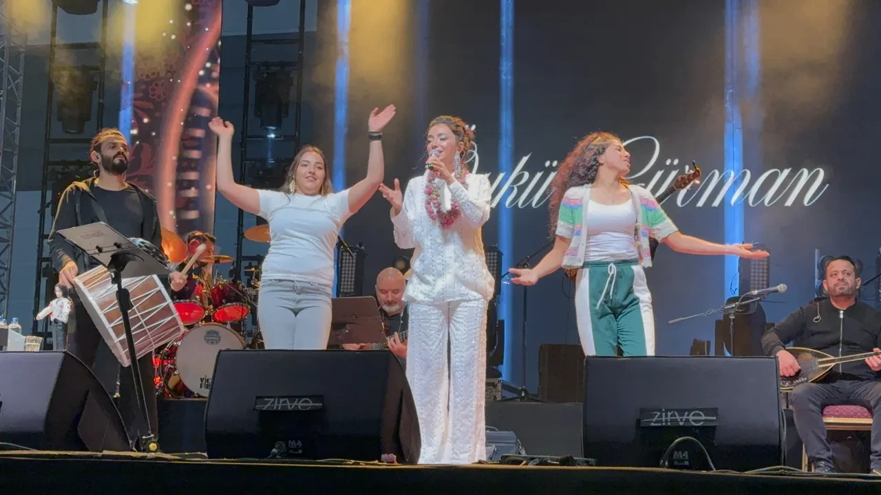 Isparta Gül Festivali’nde Öykü Gürman rüzgarı