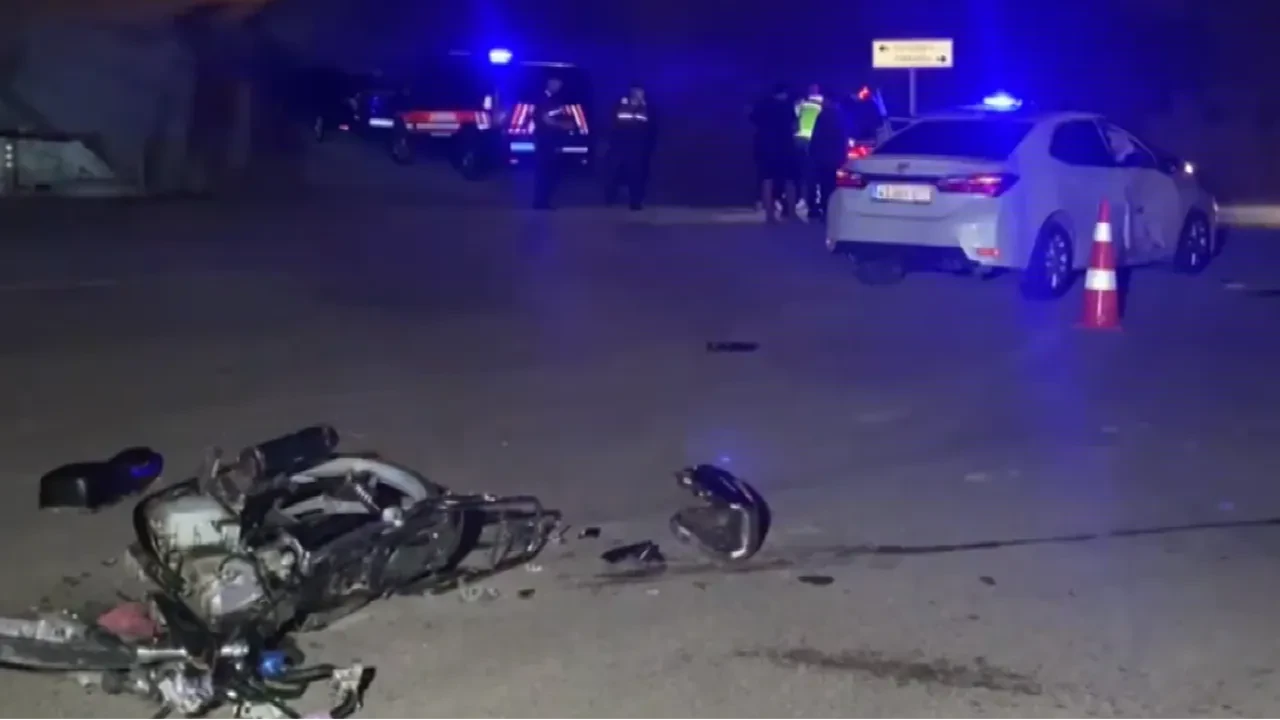 Kocaeli’nde otomobille motosiklet çarpıştı: Ölü ve yaralılar var!