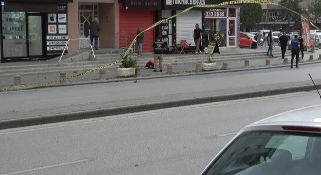 Konya’da kaldırıma bırakılan oyuncak ayı paniğe neden oldu: Fünye ile patlatıldı