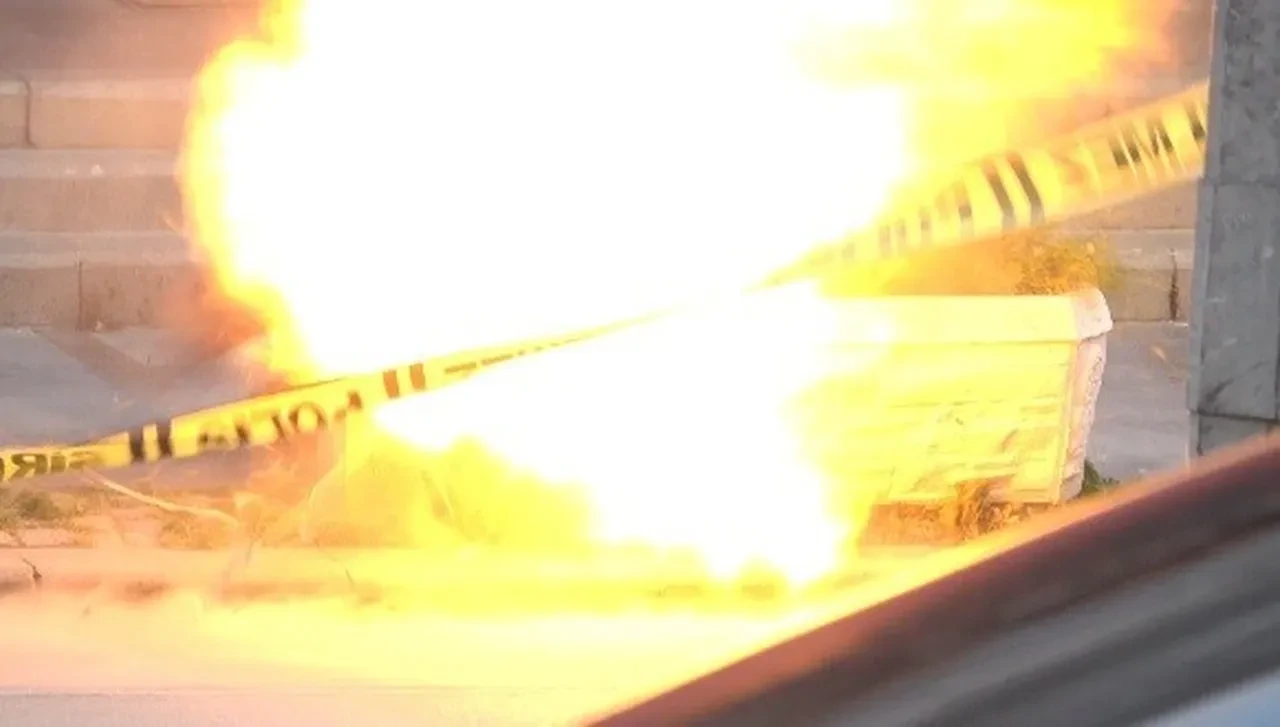 Konya’da kaldırıma bırakılan oyuncak ayı paniğe neden oldu: Fünye ile patlatıldı