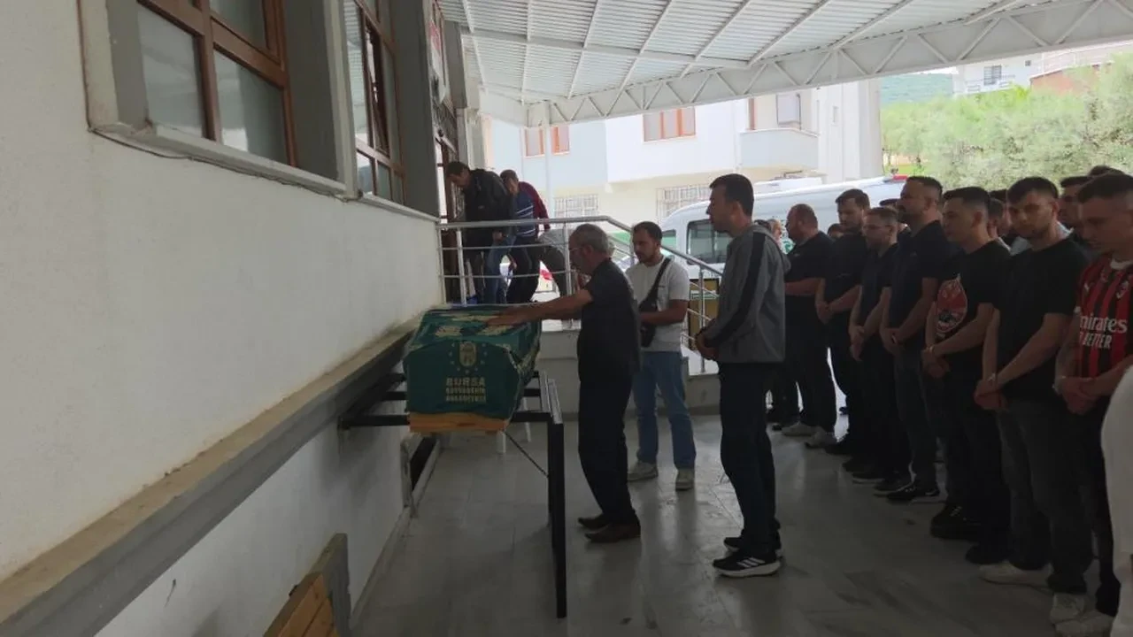 Orhangazi’de vahşet: Bağ evinde baltayla öldürülen genç son yolculuğuna uğurlandı