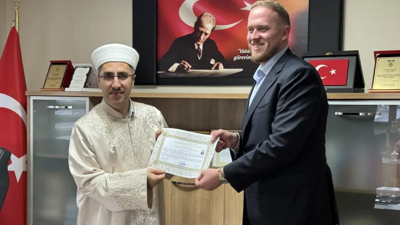 Sevdiğini İstanbul'da buldu, hiç düşünmeden Müslüman oldu