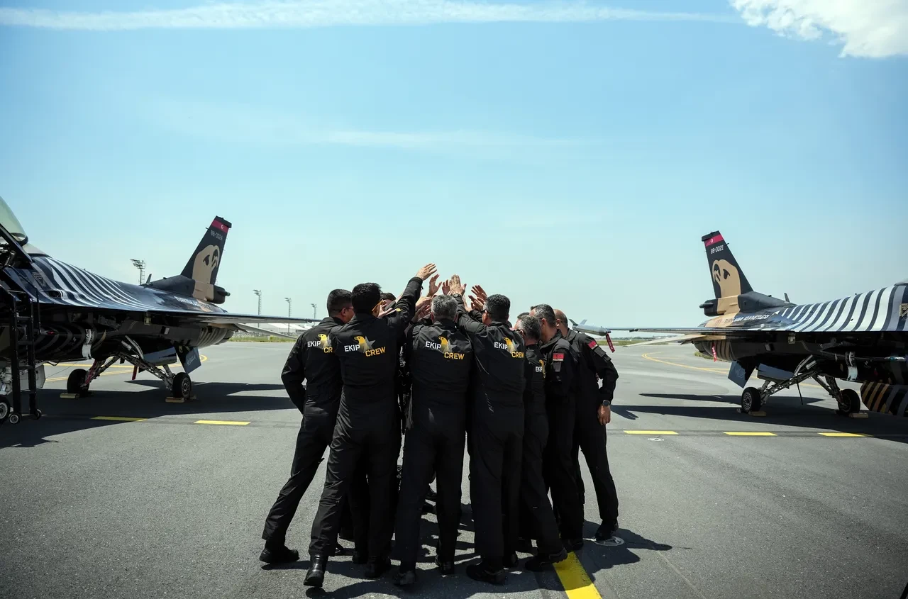 SOLOTÜRK ekibi Fetih uçuşu öncesi titizlikle hazırlandı! İşte çok özel görüntüler