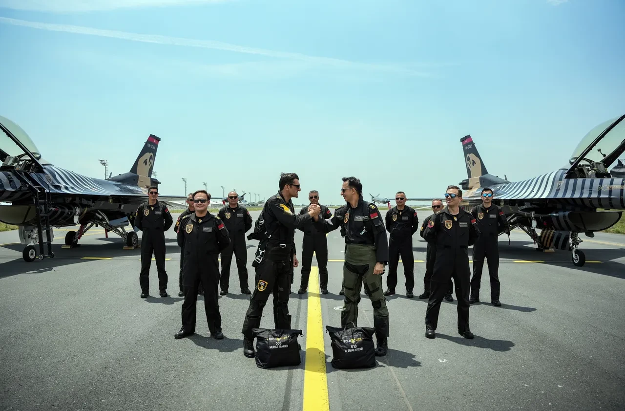 SOLOTÜRK ekibi Fetih uçuşu öncesi titizlikle hazırlandı! İşte çok özel görüntüler