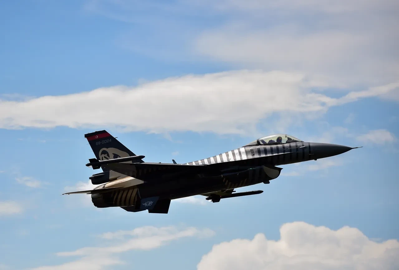 SOLOTÜRK ekibi Fetih uçuşu öncesi titizlikle hazırlandı! İşte çok özel görüntüler
