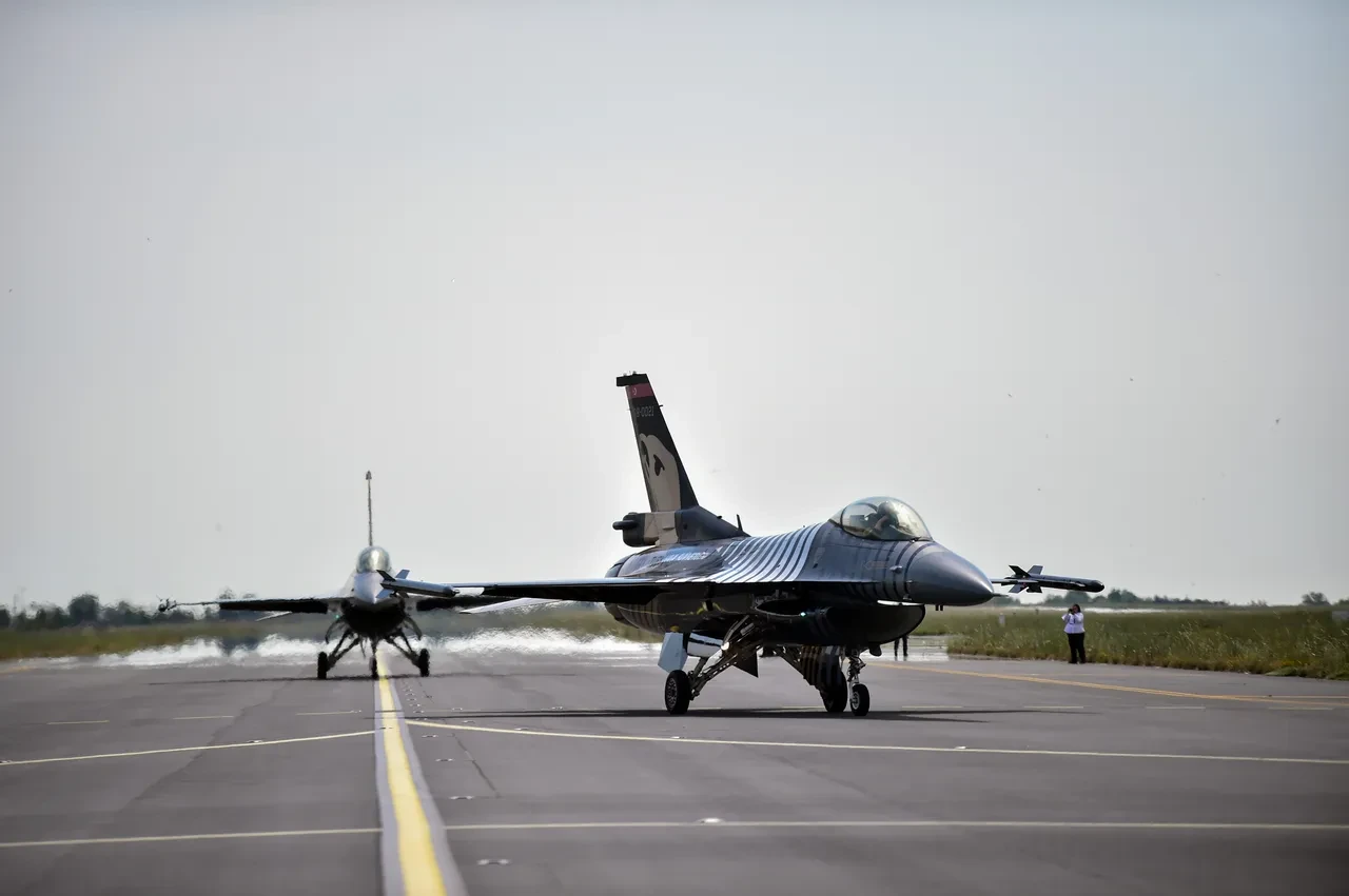 SOLOTÜRK ekibi Fetih uçuşu öncesi titizlikle hazırlandı! İşte çok özel görüntüler