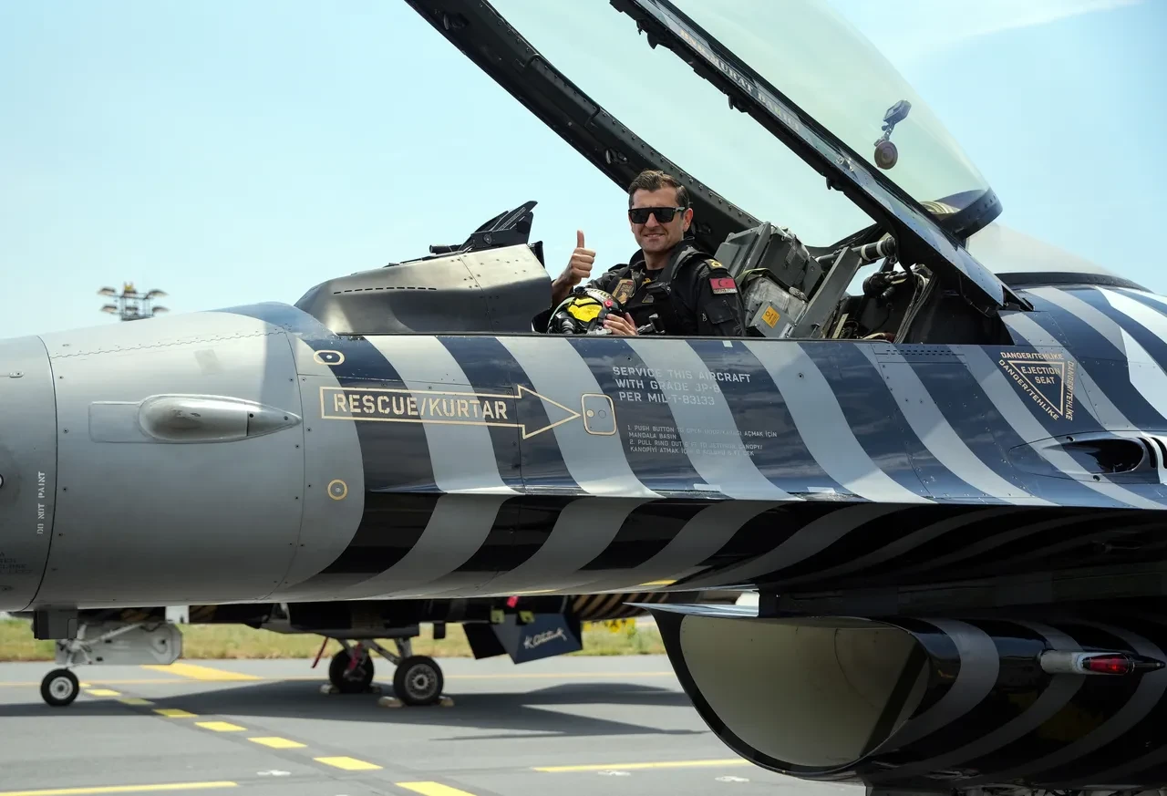 SOLOTÜRK ekibi Fetih uçuşu öncesi titizlikle hazırlandı! İşte çok özel görüntüler