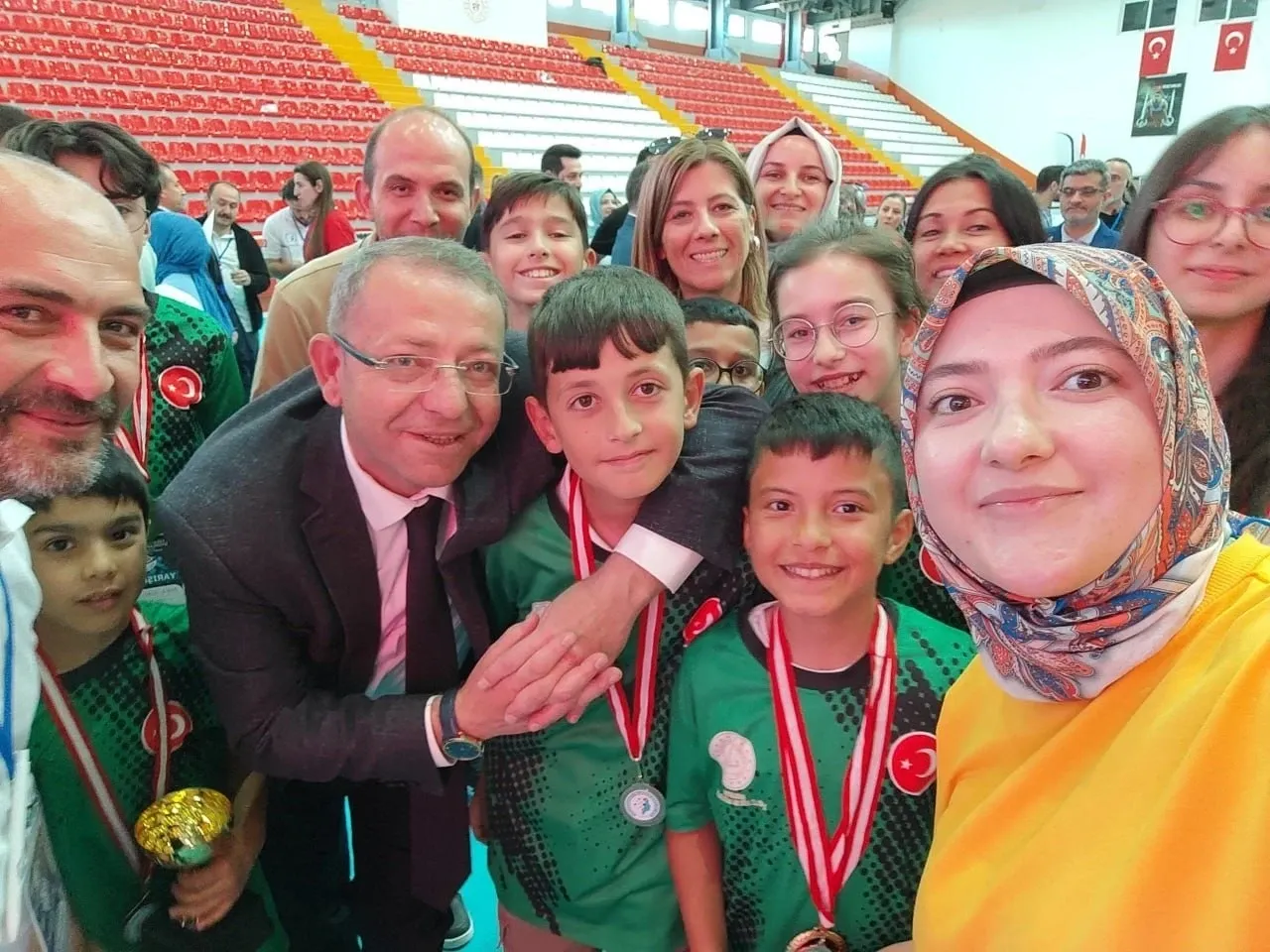 Uşak’ın gururları! 8 öğrenci bursluluk sınavında tam puanla Türkiye birincisi oldu