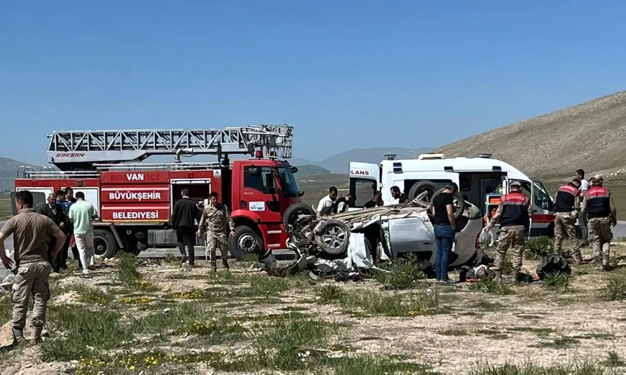 Van'da kafa kafaya facia! Ölü ve yaralılar var