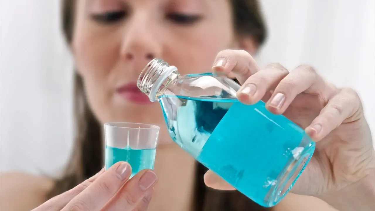 Ağzınızı temizlemek isterken kalbinizden olmayın! Gargara için dikkat çeken uyarı