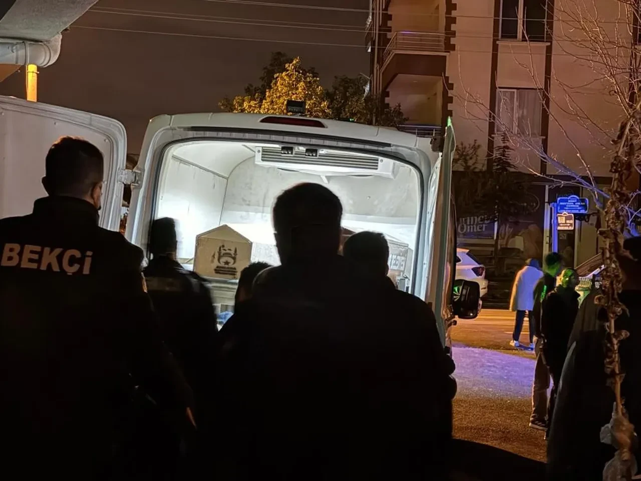 Ankara'da komşu dehşeti: Genç kızı öldürüp intihar etti!